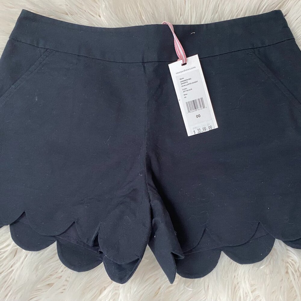 Vineyard Vines Side Zip Scalloped Short Size 00 Black
